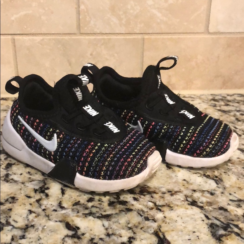 Girls Nike Sneakers Toddler Size 7